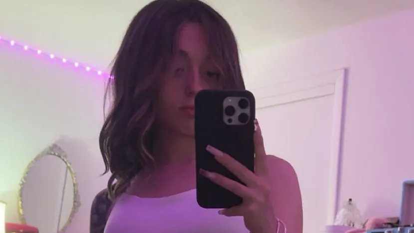 Skye, Boston stripper, home selfie